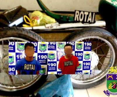 Duas pessoas são presas; polícia descobre ponto onde moto furtada foi desmanchada 