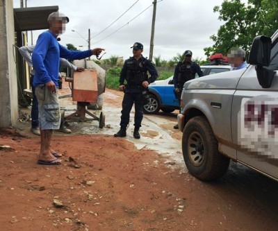  Polícia atende briga entre dono de construtora e pedreiros no bairro Vila Haro 