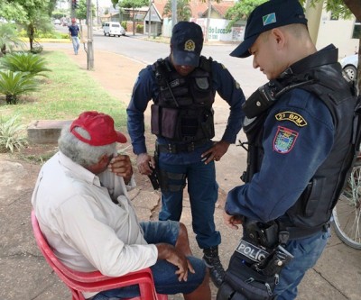 Desesperado, idoso pede socorro para Polícia Militar