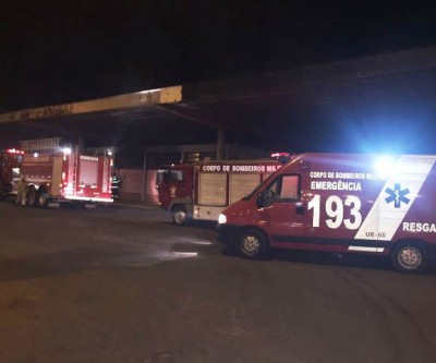 Bombeiros atendem ocorrência de incêndio na antiga Estação Ferroviária 