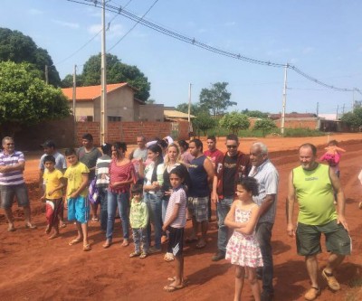Moradores do bairro Carandá liberam as máquinas para trabalhar, mas afirmam que continuam lutando 