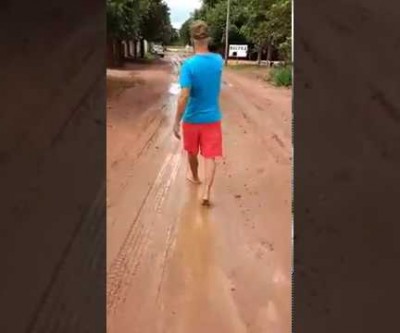 Vídeo de internauta mostra alagamento de rua na Vila Maria