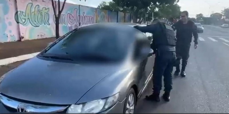 VEJA O VÍDEO: Em Três Lagoas, polícia recebe denúncias de suposta morte dentro de veículo