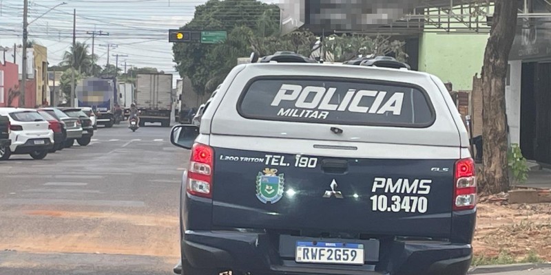 Dois casos na mesma tarde: Morador de rua é denunciado por masturbação na frente de mulher e outro ameaça clientes com faca em loja de departamentos