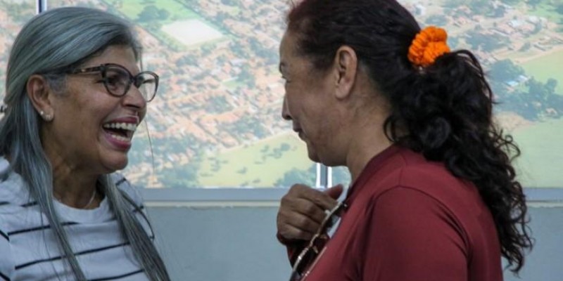 Após quase 20 anos de espera, moradores do Jd. das Orquídeas recebem escrituras dos imóveis