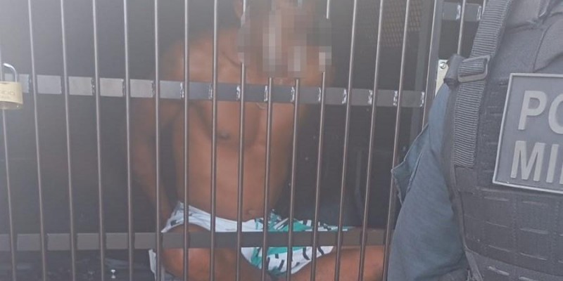 Nem a tornozeleira salvou: Homem desobedece ordem da Justiça ao se aproximar da ex e acaba preso pela PM