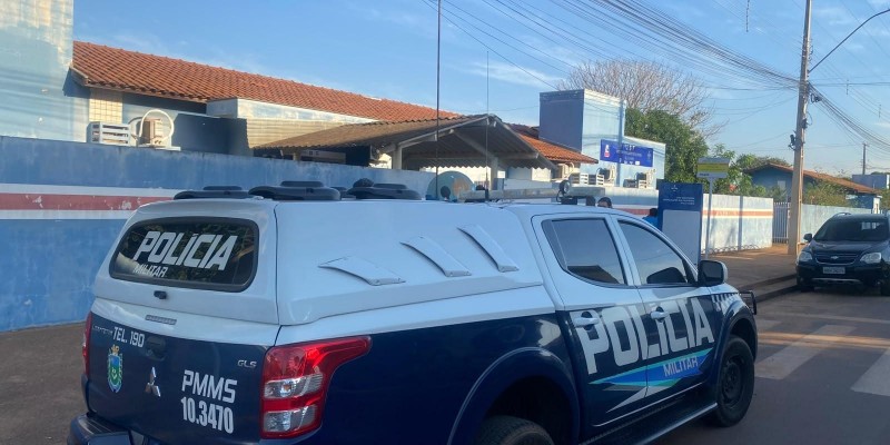Dono de bar é atingido por bala perdida após dupla em moto abrir fogo contra grupo de pessoas em Três Lagoas