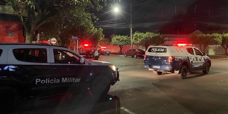 VEJA O VÍDEO: “Brotou viatura”: PM chega em peso e impede que briga entre grupos termine em confusão maior após saída da Festa do Folclore em Três Lagoas