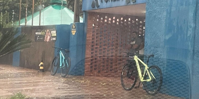 Chuva atrasa agenda de candidatos a deputado estadual e deixa movimento tímido nas escolas de Três Lagoas
