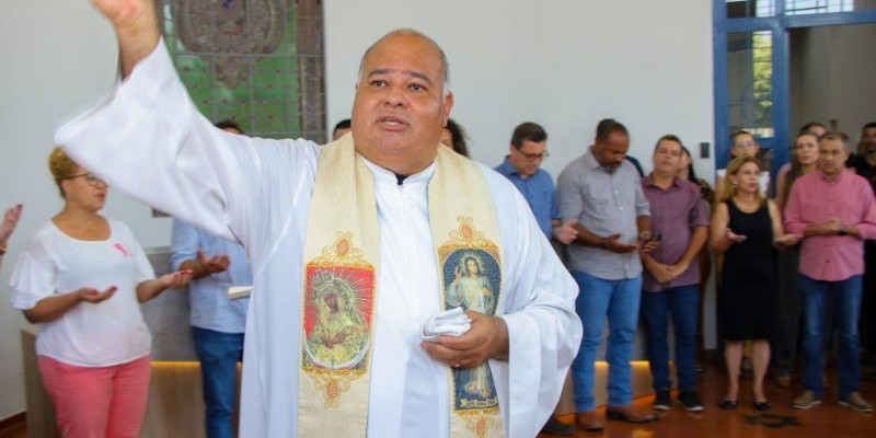 Boa notícia: Padre Rogério recebe alta da UTI, informa Diocese de Três Lagoas