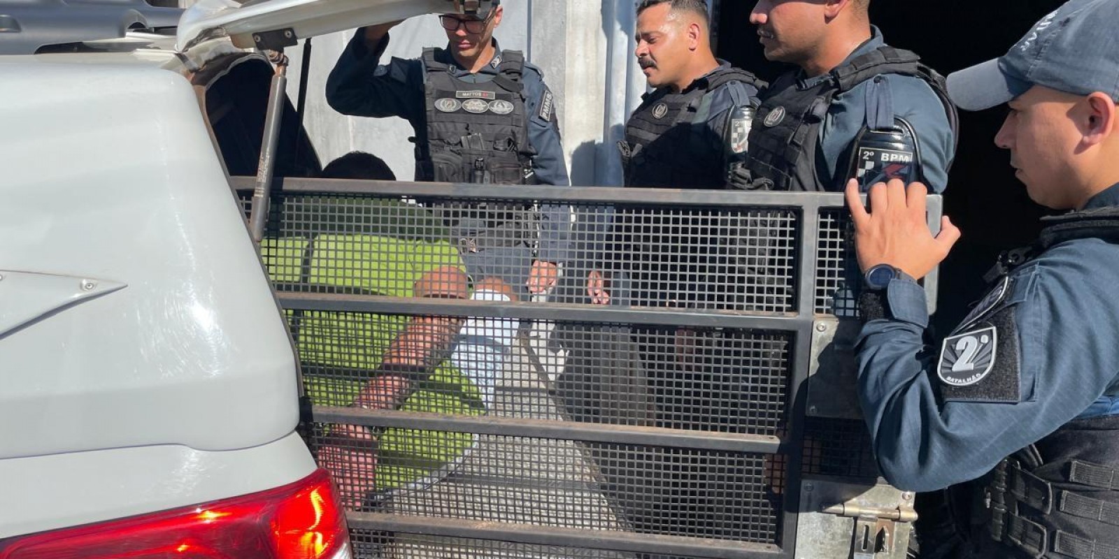 VEJA O VÍDEO: Salão comercial era utilizado como “fachada” para o tráfico; megaoperação da PM apreende grande quantidade de drogas e prende cinco pessoas em Três Lagoas