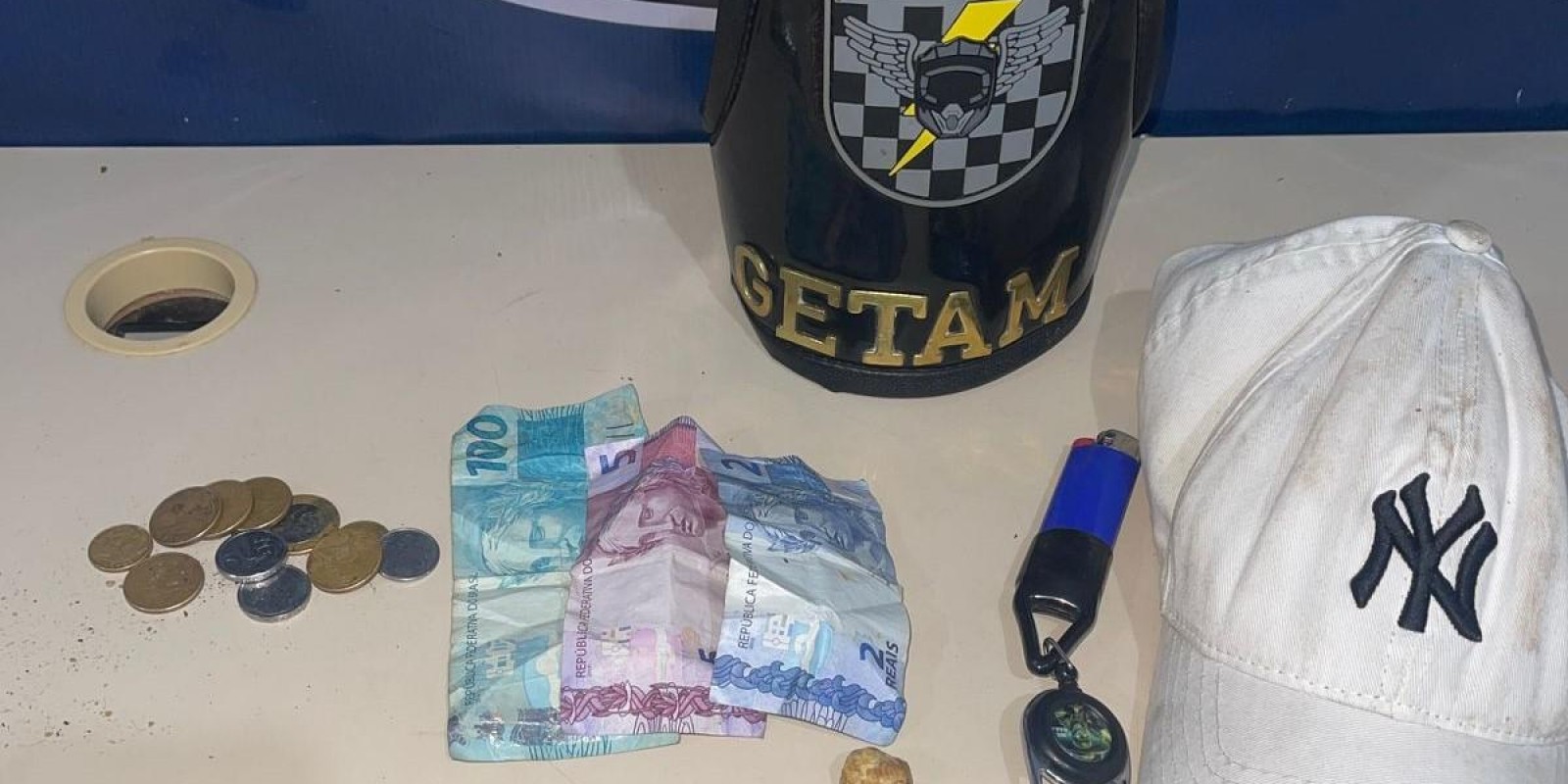 Tornozeleira no pé e crack no bolso: GETAM prende suspeito de tráfico ao lado da Rodoviária de Três Lagoas
