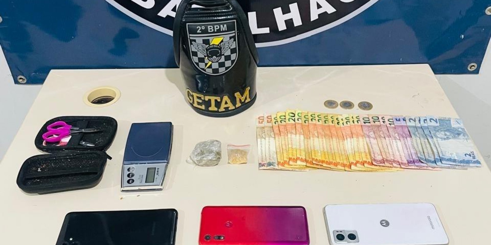“Minha mãe não deixou traficar em casa”: Jovem de 18 anos aluga imóvel para vender drogas e acaba preso pelo GETAM em Três Lagoas