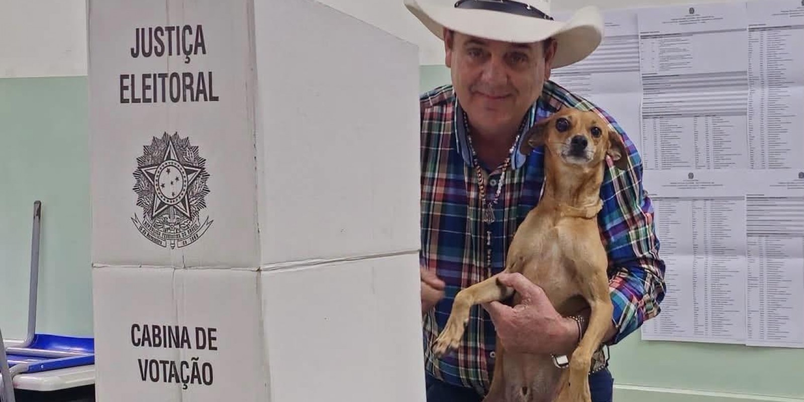 “Segurança” de quatro patas: Guerreiro vota em Arapuá e posa com o pet Perigoso