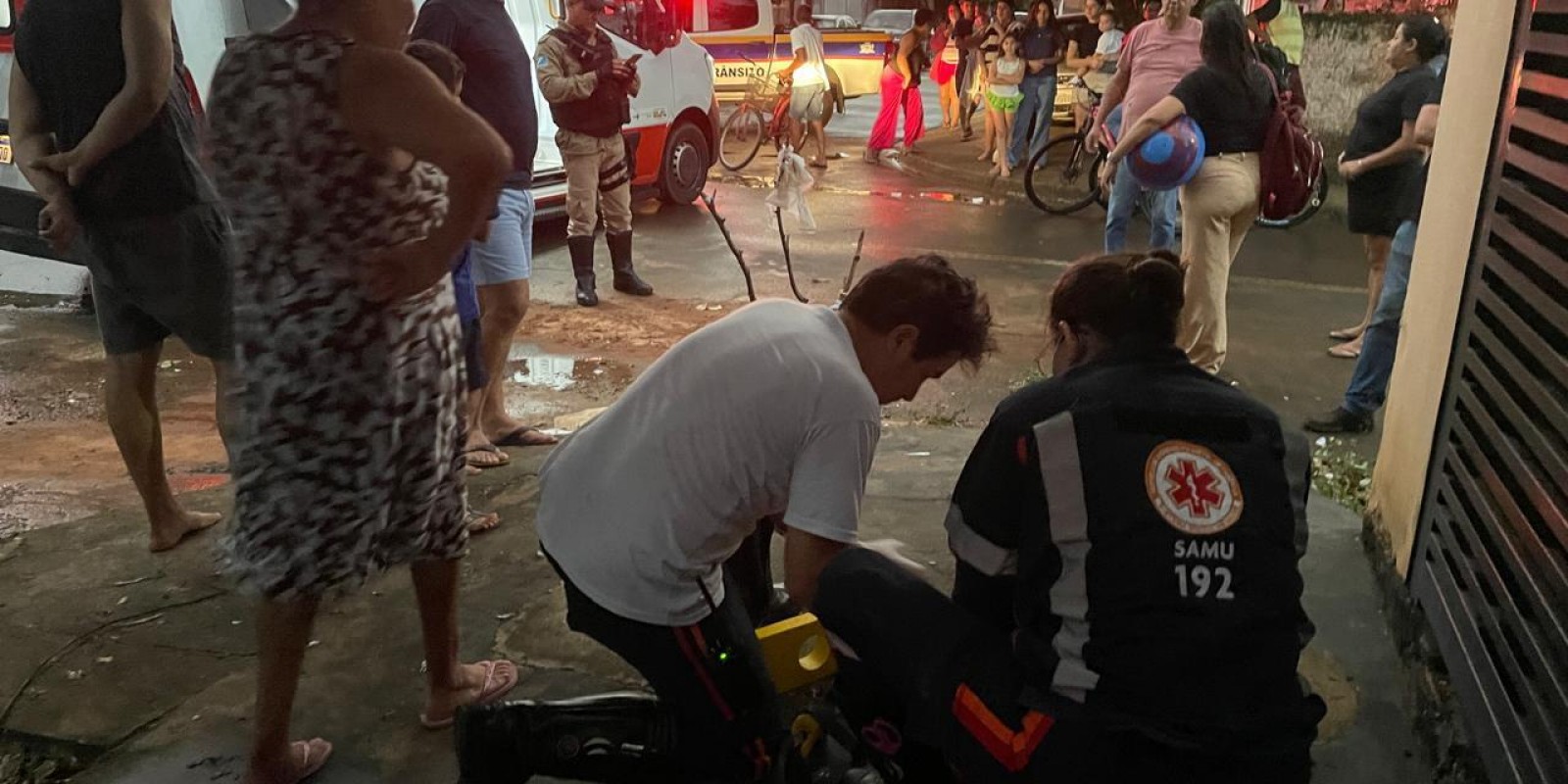 VEJA O VÍDEO: Adolescentes em bicicleta elétrica invadem preferencial e causam acidente em Três Lagoas