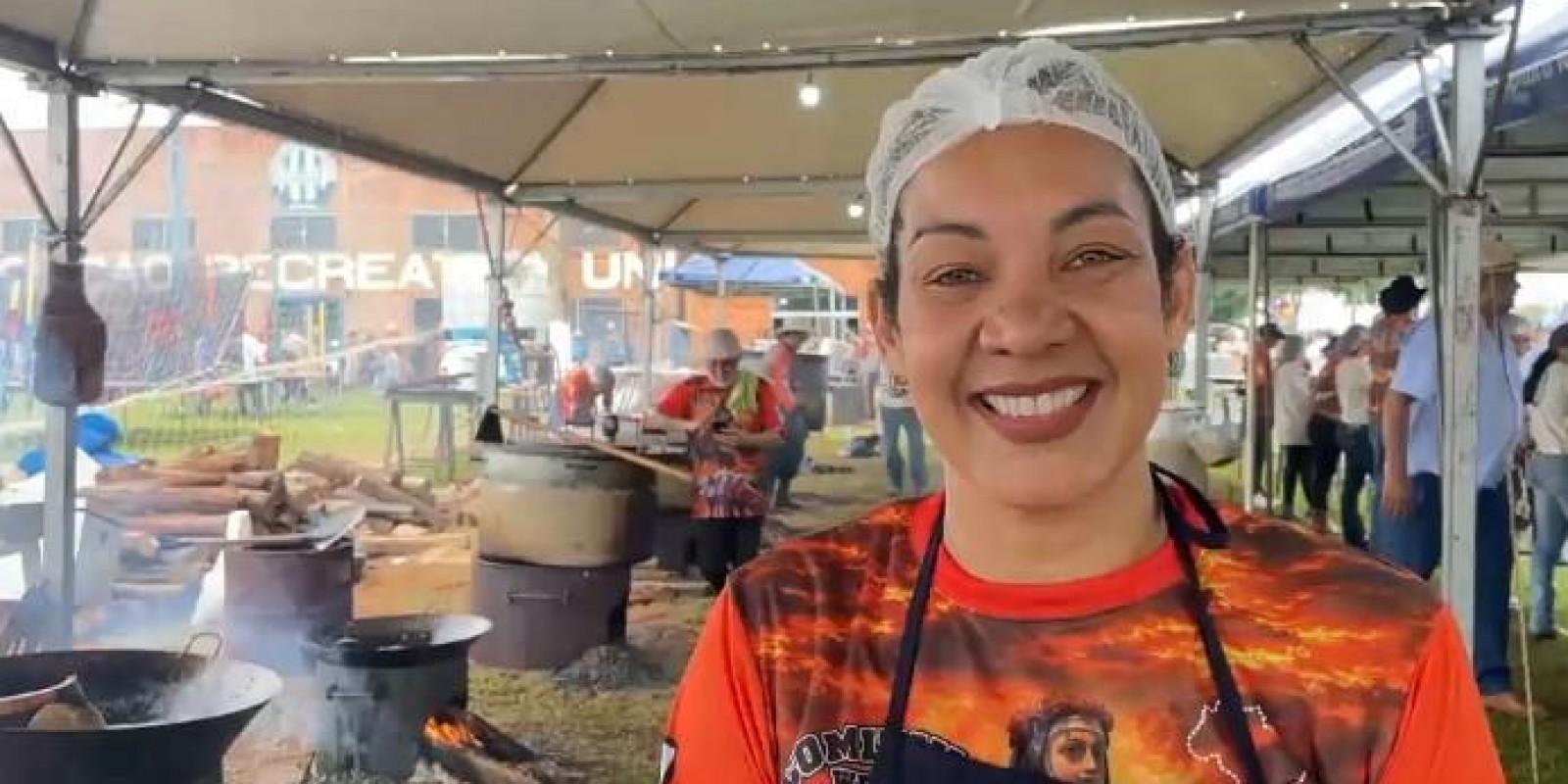 VEJA O VÍDEO: Leide Dayane acompanha o marido na cavalgada de Brasilândia e participa até da preparação do almoço