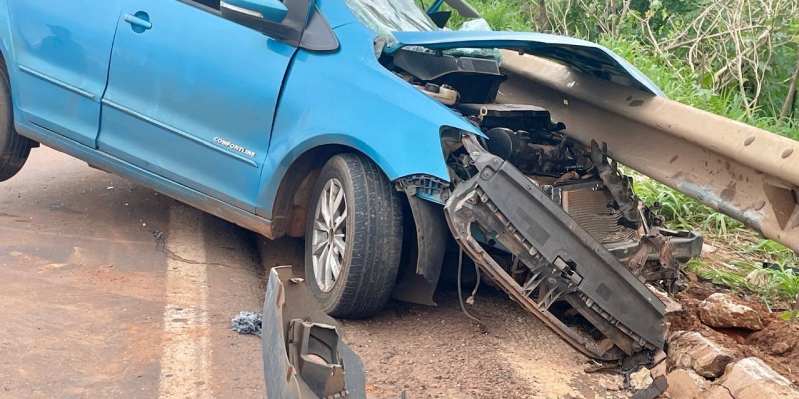 VEJA O VÍDEO: Trânsito fica totalmente interditado no anel viário da BR-262 após acidente grave entre Fox e micro-ônibus em Três Lagoas