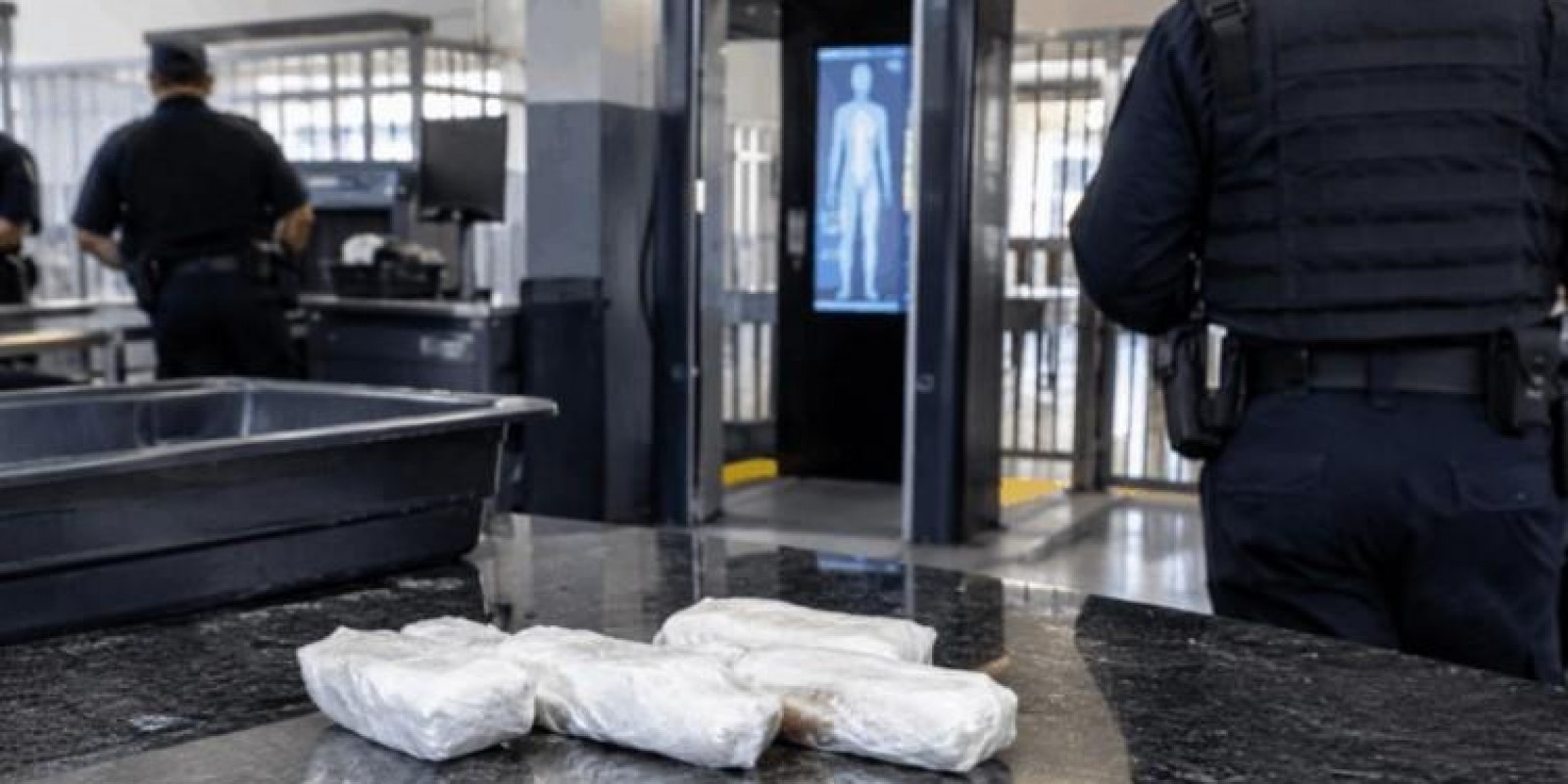 Tentaram levar cocaína para os companheiros presos, mas scanner flagra droga escondida nas partes íntimas de duas mulheres em Três Lagoas