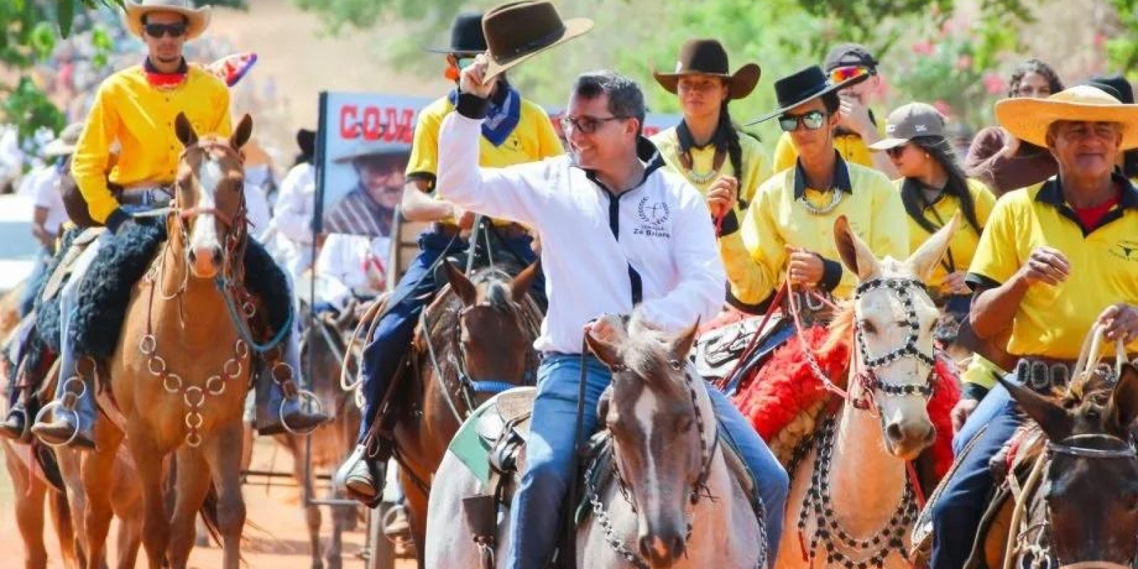 Prefeito Cassiano Maia participa a cavalo da 19ª Cavalgada do Arapuá e prestigia tradição sertaneja em Três Lagoas