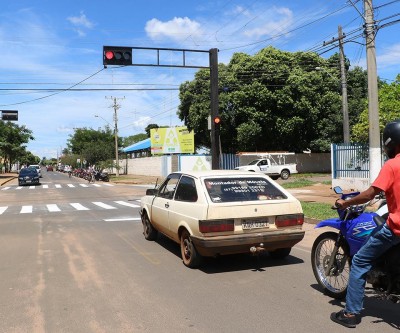 Novo semáforo irá controlar o trânsito nas proximidades da Câmara Municipal