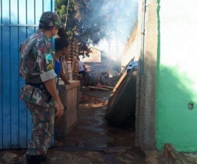 Morador da Vila Piloto ateia fogo em madeira e é multado em R$ 5 mil