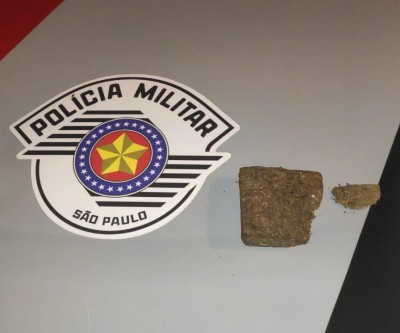 PM verifica disparos de arma de fogo em Castilho e prende rapaz com tijolo de maconha