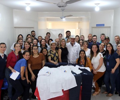 Uniformes são entregues a profissionais da Saúde na USF do Parque São Carlos