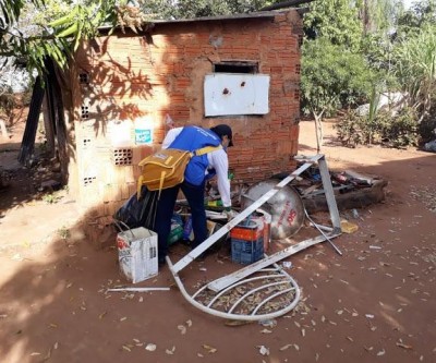 Agentes de Endemias vão de casa em casa para enfrentamento à proliferação do Aedes aegypti