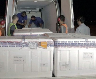 COVID-19 Mais de 30 mil doses da Pfizer chegam ao aeroporto de CG nesta segunda