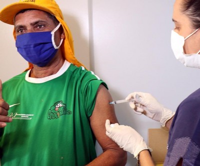 Saúde adianta calendário para pessoas que receberam a 1ª dose de Astrazeneca até 20/05 para receber a 2ª