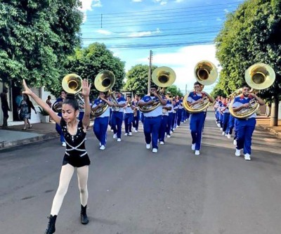 Moradores da Vila Piloto foram presenteados com “Despertar com música”, no domingo de páscoa