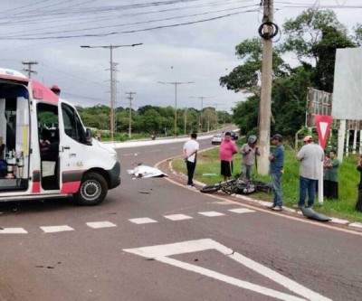 Motociclista morre após ser atingido por caminhonete em rotatória em Dourados