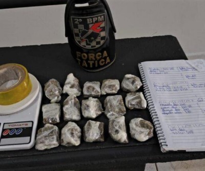 Mulher presa no Novo Oeste usava motocicleta para realizar entregas de drogas e seguia ordens do marido, preso em Campo Grande