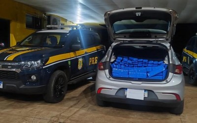 Após perseguição, PRF apreende mais de 300 quilos de maconha em veículo furtado