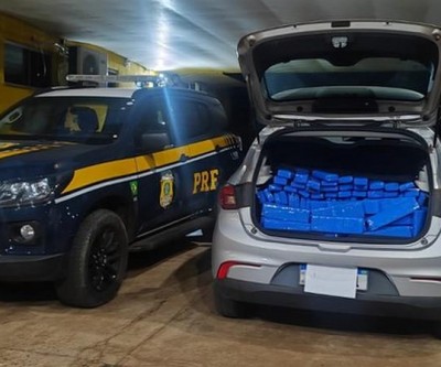 Após perseguição, PRF apreende mais de 300 quilos de maconha em veículo furtado