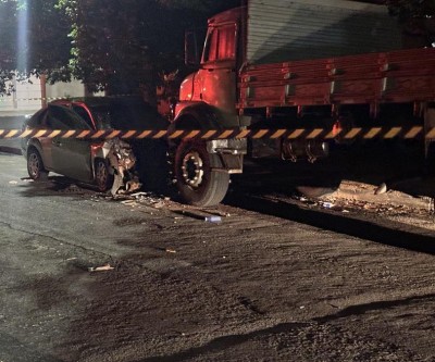 Motorista morre após bater carro em caminhão estacionado em Nova Andradina