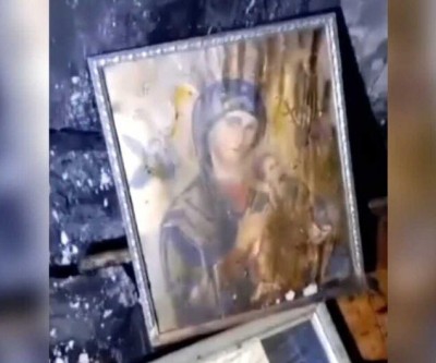 Quadro de Nossa Senhora do Perpétuo Socorro é encontrado intacto após incêndio destruir casa
