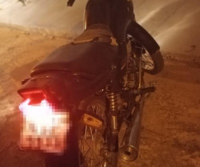 Sargento J. Corrêa “dá o bote” e não perdoa: menor de 16 anos é flagrado pilotando moto irregular no bairro Guanabara