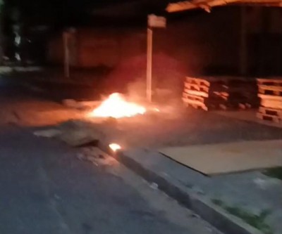 Vídeo Viraliza: Populares agem rápido e evitam incêndio em comércio de Três Lagoas no bairro Vila Zuque
