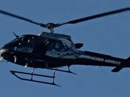 Helicóptero sobrevoa a cidade de Paranaíba durante operação contra o Comando Vermelho