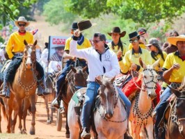 Prefeito Cassiano Maia participa a cavalo da 19ª Cavalgada do Arapuá e prestigia tradição sertaneja em Três Lagoas