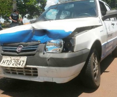 Fiat Uno da prefeitura se envolve em acidente no bairro Vila Alegre