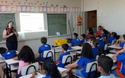 Alunos da Escola Municipal “Eufrosina Pinto” participam de palestra sobre Depressão, automutilação e suicídio