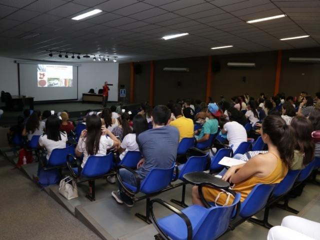 Felicidade não tem receita pronta, mas vira disciplina para ser estudada em sala
