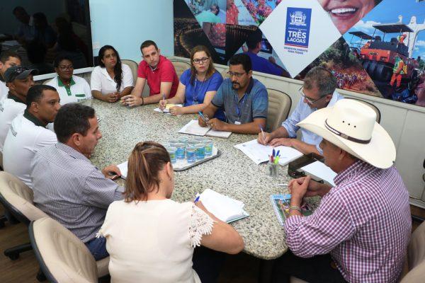 Prefeito recebe Agentes de Endemias para ajustes no Registro Eletrônico de Ponto e adicional de insalubridade