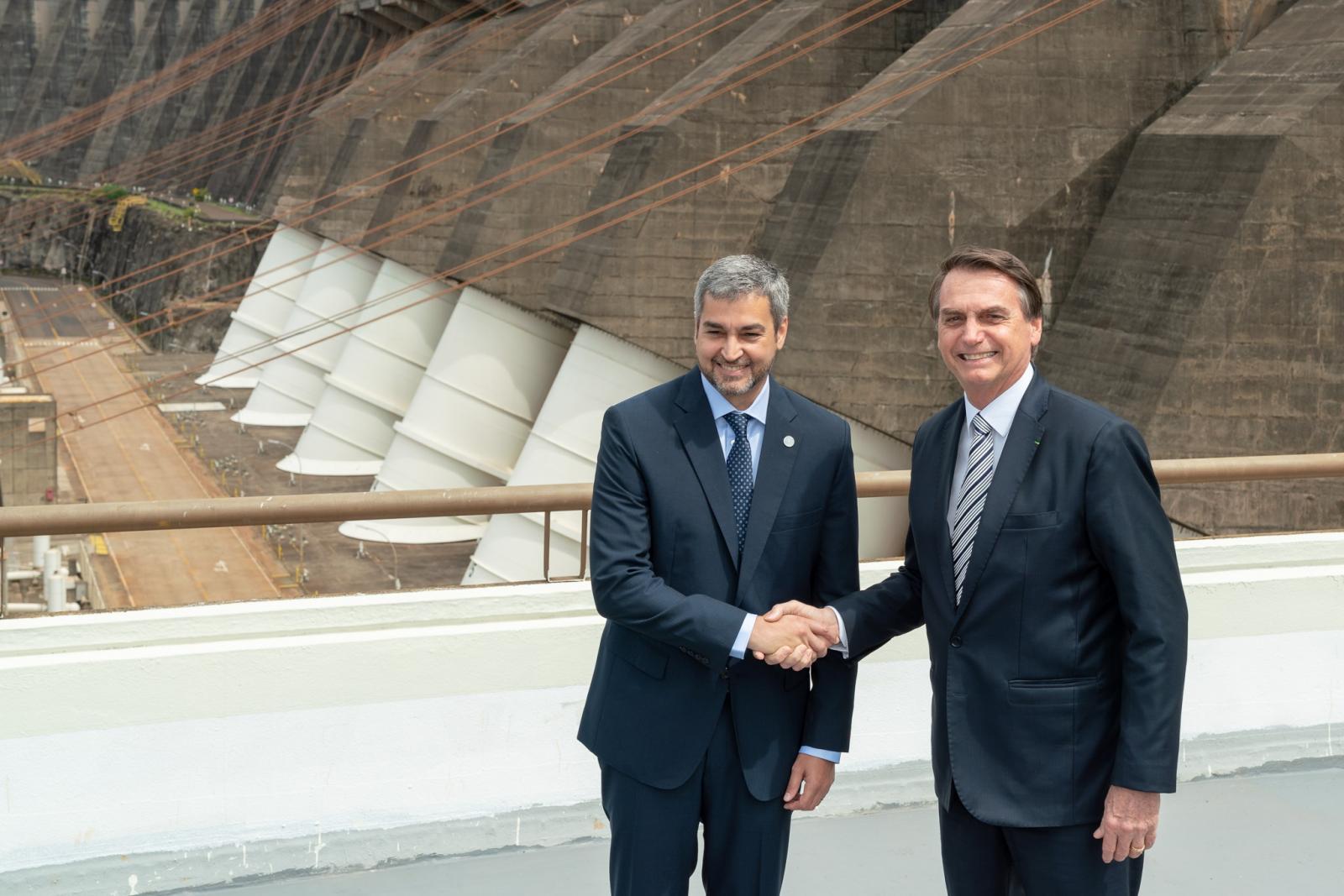 Bolsonaro confirma obras de pontes entre Brasil e Paraguai Bolsonaro confirma obras de pontes entre Brasil e Paraguai