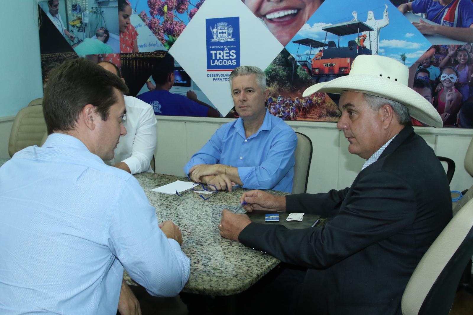 Diretores da Rede Atacadão se reúnem com prefeito de Três Lagoas para discutir obras do empreendimento