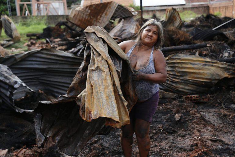 Depois de incêndio de grande proporção, vizinho a galpão suspeita de vandalismo