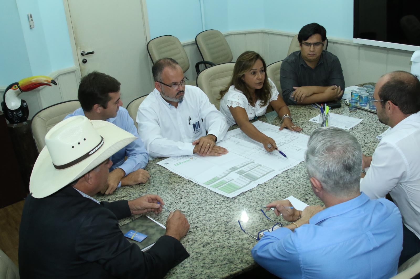 Diretores da Rede Atacadão se reúnem com prefeito de Três Lagoas para discutir obras do empreendimento Diretores da Rede Atacadão se reúnem com prefeito de Três Lagoas para discutir obras do empreendimento