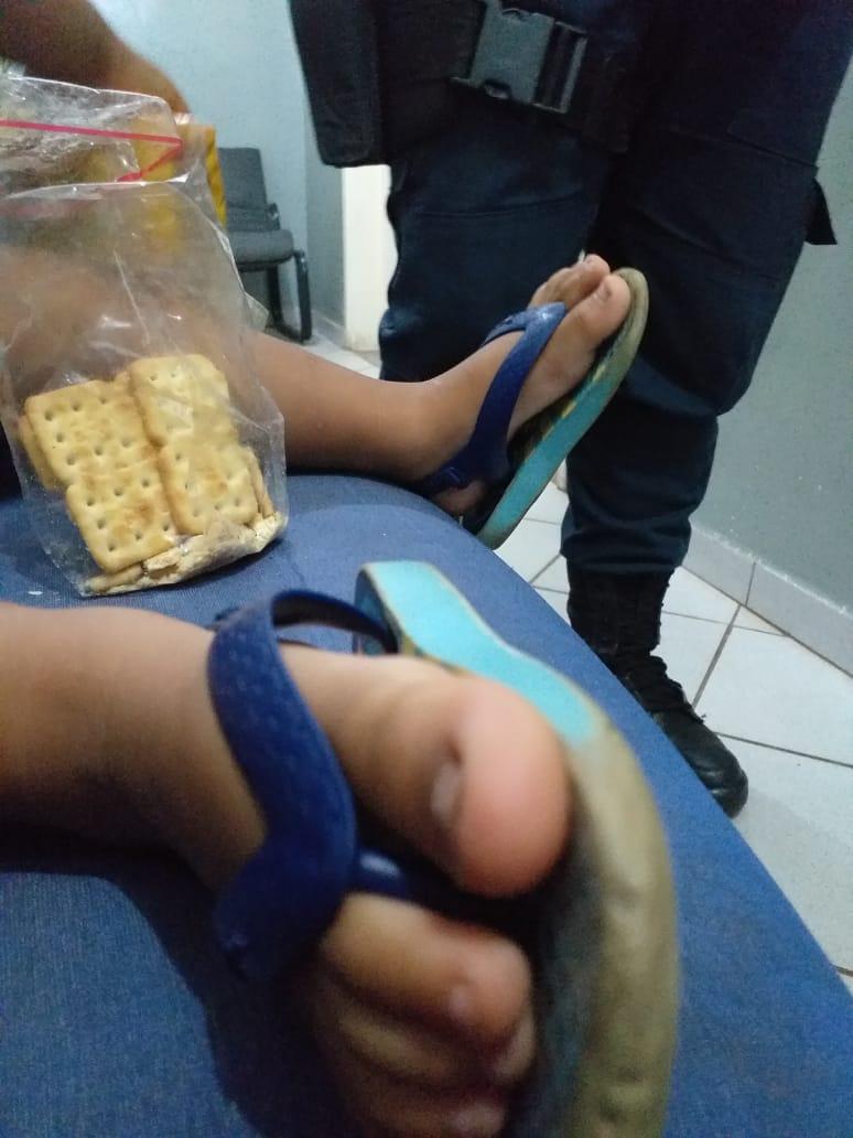 Durante Operação Carnaval, policiais militares flagram bebê e criança de 1 ano abandonados e sem comida